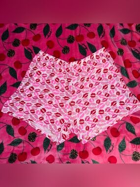 Pink Just Be Lip-Print Lounge Shorts Size 1XL Preowned
